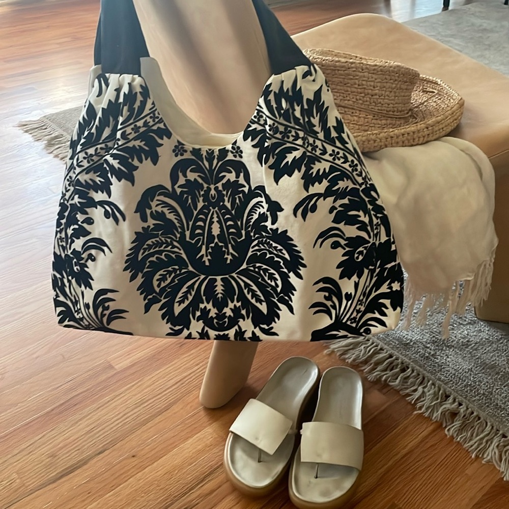 Lined fabric tote
